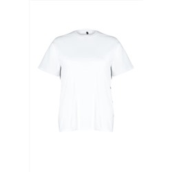 Beyaz Boyfriend Fit Yanda Çıt Çıt Detaylı %100 Pamuk Örme Büyük Beden T-shirt TBBSS24BF00000