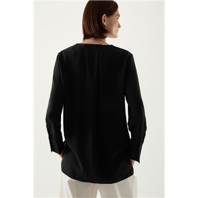 V-NECK CREPE TOP