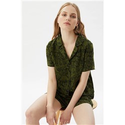 TRENDYOLMİLLA Yeşil Hayvan Desenli Gömlek-Şort Viskon Dokuma Pijama Takımı THMSS21PT0861