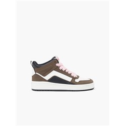 HIGH-TOP STREET-STYLE SNEAKERS