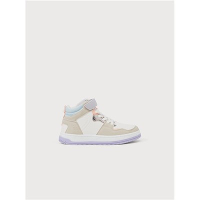 HIGH-TOP STREET-STYLE SNEAKERS