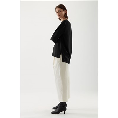 V-NECK CREPE TOP