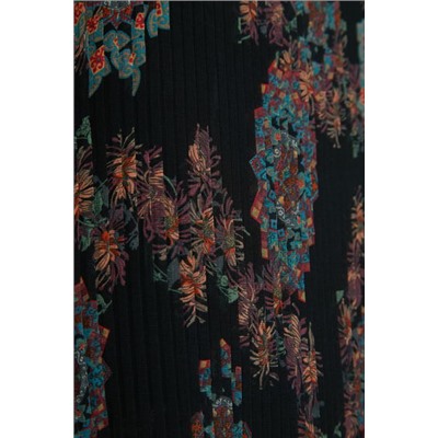 Blusa negra sin mangas plisada
