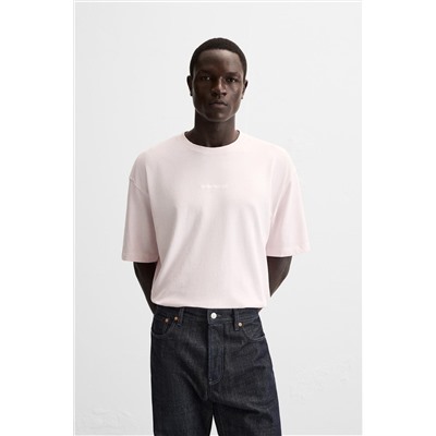 CAMISETA TEXTO BORDADO