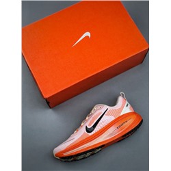 Кроссовки NIK*E Air Zoom Vomero 18