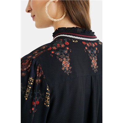 Blusa boho pompones