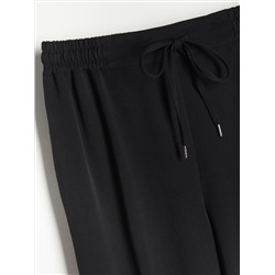 Jogger mit Bügelfalte