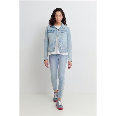 Chaqueta vaquera slim bordados