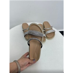 Классные блестящие шлепанцы. Цена сказка   😀