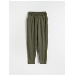 Hose mit Bügelfalten