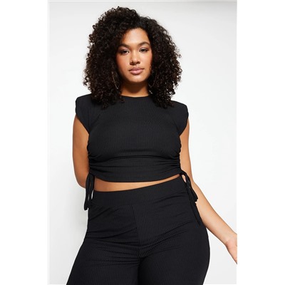 Siyah Yanları Büzgülü Vatkalı Örme Crop Büyük Beden Bluz TBBSS23AF00011