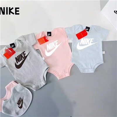 Боди 👟 nik*e  и 🤍 jorda*n  в комплекте слюнявчик очень хорошего качества