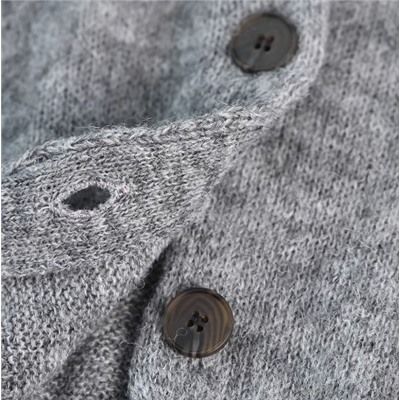 Простой и универсальный вязаный свитер  CO*S