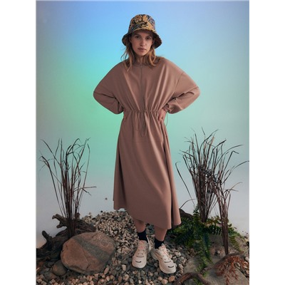 Kleid im sportlichen Stil