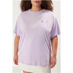 Mor Yıkamalı Sırt Baskılı Geniş Kalıp %100 Pamuk Örme bÜyük Beden Tshirt TBBSS25BF00006