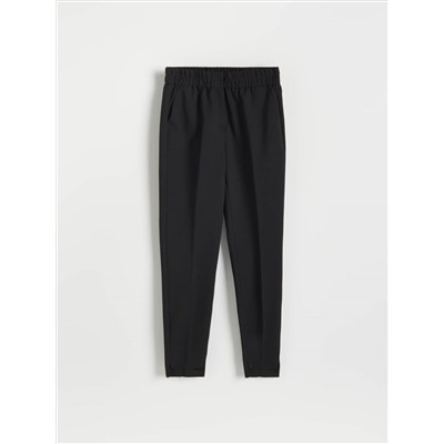 Zigarettenhose mit elastischem Bund