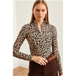 Olalook, Kadın Leopar Bej Fermuarlı Balıkçı Yaka Likralı Bluz BLZ-19001155