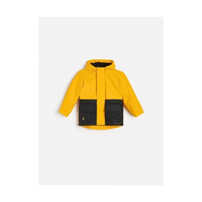 Warme Jacke mit Kapuze