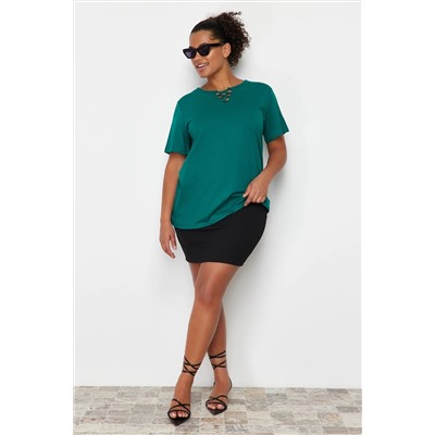 Yeşil Yaka Detaylı Boyfriend Fit %100 Pamuk Örme Büyük Beden T-Shirt TBBSS22TS1027