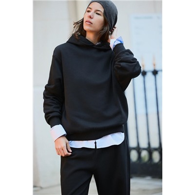 HOODIE WITH POCKETS