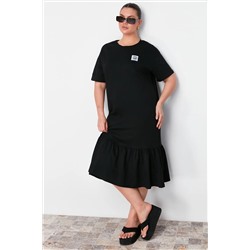 Siyah Eteği Fırfırlı Etiket Detaylı %100 Pamuk Örme Büyük Beden T-shirt Elbise TBBSS24AH00171