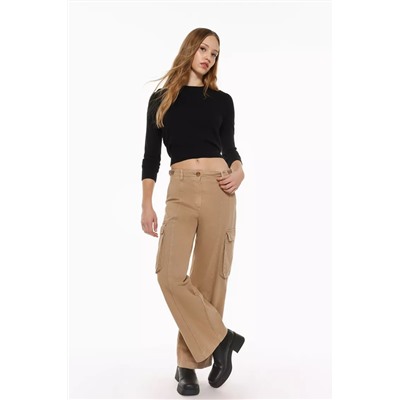 Oversize cargo trousers with buckles