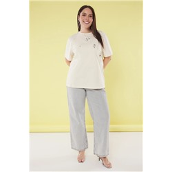 Bej Bisiklet Yaka Çiçek İşlemeli Örme Büyük Beden T-shirt TBBSS25BF00024