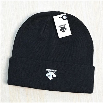 Зимняя теплая вязаная шапка унисекс с вышивкой DESCENT*E