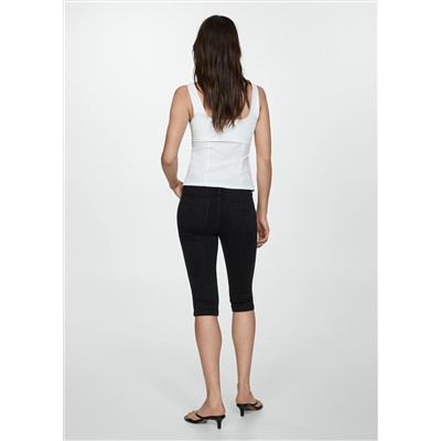 Jeans slim capri costuras decorativas