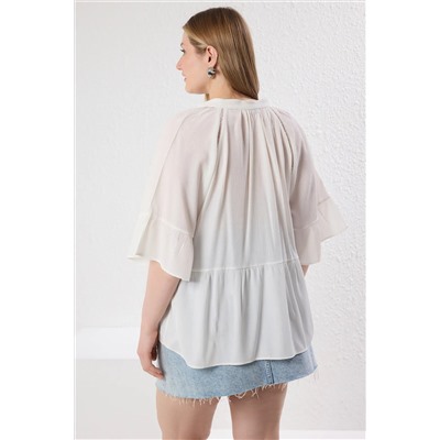 Beyaz Kısa Kol Peplum Dokulu Dokuma Büyük Beden Gömlek TBBSS25AF00044