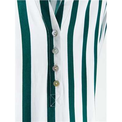 Shirt mit V-Ausschnitt