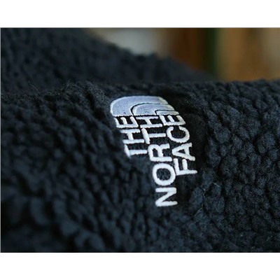 THE NORT*H FAC*E ♥️  оригинал✔️ Трендовая куртка, унисекс✔️ Очень плотный, кашемировый материал, поглощающий влагу. Это не толстовка) в куртке будет тепло и ранней весной. Отшиты из остатков оригинальной ткани бренда ✔️ Цена на оф сайте выше 18 000 👀   ✅Цвет: на фото    ✅Материал: 85% полиэстер; 15% акрил