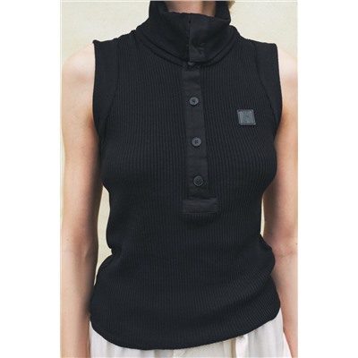 RIBBED TOP WITH LABEL