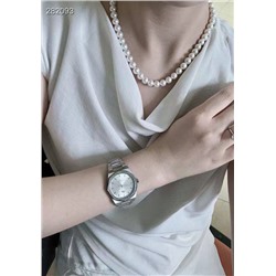 Женские наручные часы инкрустированные кристаллами  Vivienn*e Westwoo*d