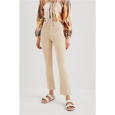Vaquero Flare cropped
