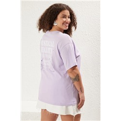 Mor Yıkamalı Sırt Baskılı Geniş Kalıp %100 Pamuk Örme bÜyük Beden Tshirt TBBSS25BF00006