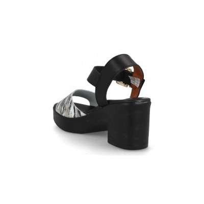 5668 - BDA
                SANDALIAS DE TACÓN