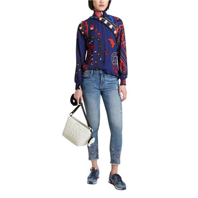 Blusa loose cuello alto