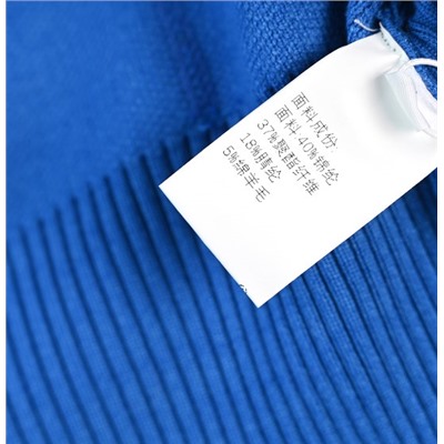 Короткий вязаный кардиган слегка свободного кроя