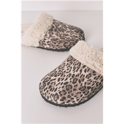 Zapatillas tipo zueco borreguito animal print