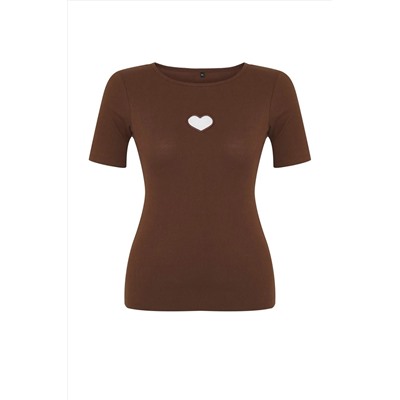 Kahverengi Slim Kalpli Cut-Out Detaylı Fitilli %100 Pamuk Örme Büyük Beden T-shirt TBBSS24BF00006