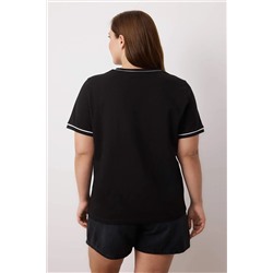 Siyah Bisiklet Yaka Biye Detaylı Basic Büyük Beden T-shirt TBBSS25BF00050
