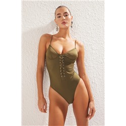 TRENDYOLMİLLA Haki Balkonet Kuşgözü Regular Mayo TBESS25MA00037