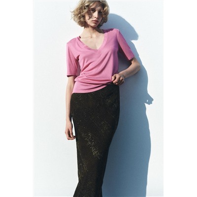 FLOWING V-NECK T-SHIRT