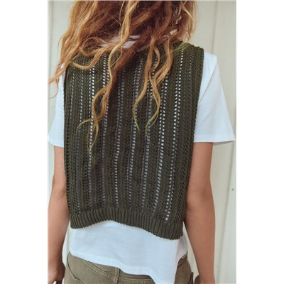 CONTRAST T-SHIRT AND VEST