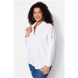 Trendyol Curve Beyaz Omuzları Şerit Detaylı Oversize Dokuma Gömlek TBBSS23AX00002