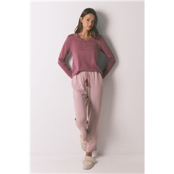 Conjunto de zapatillas, pantalón y camiseta