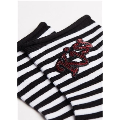 Kurze Sportsocken mit seitlicher Applikation