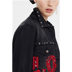Cazadora denim detalles tachuelas
