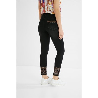 Vaquero skinny bordado
